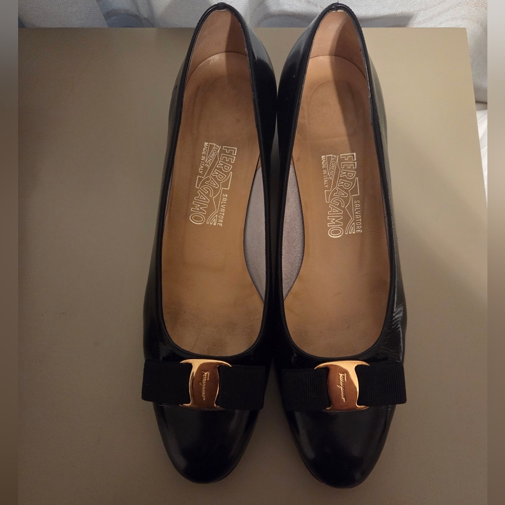 Salvatore Ferragamo Vara Bow Leather Low Pumps